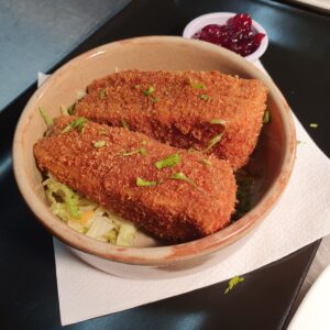 Deep Fried Brie With Cranberry Sauce
