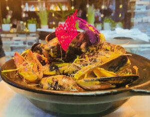 MUSSELS IN A CALDO DE PESCADO